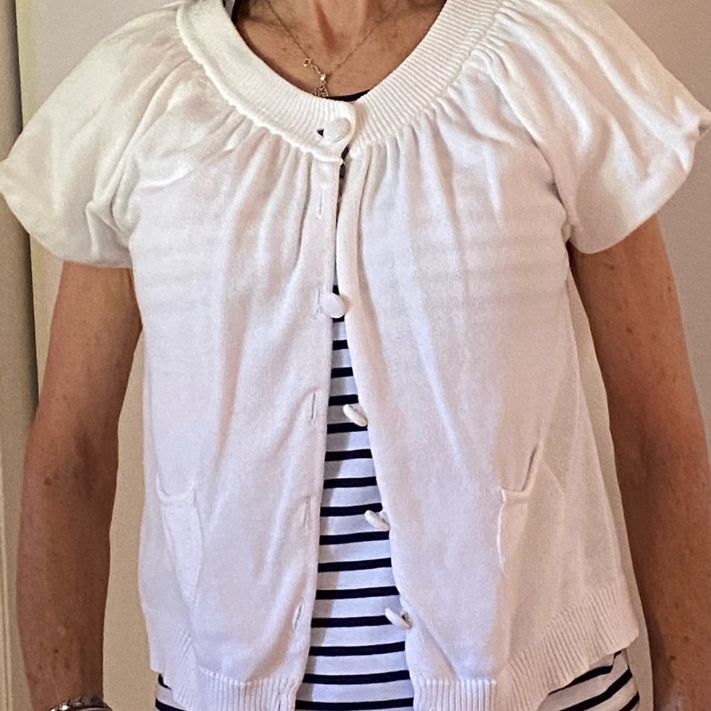 Trendy white puffy short sleeve sleeved sweater